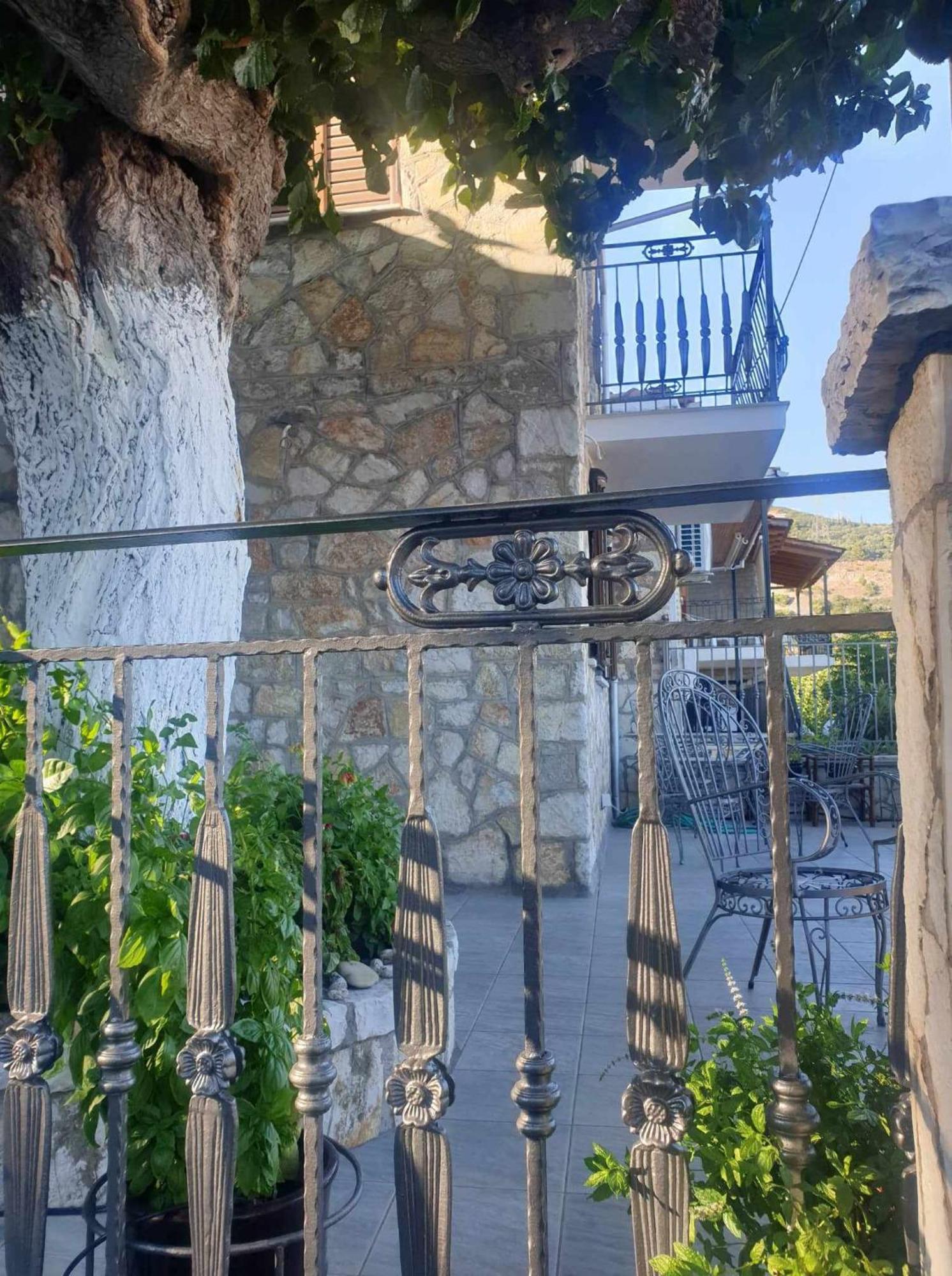 View By The Castle Nafpaktos Villa Exterior photo